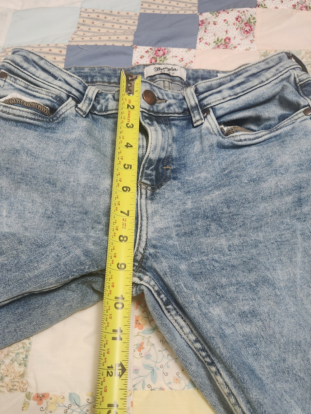 Light Wash Flare Jeans for Women - Classic Wide Leg - Picture 5 of 12